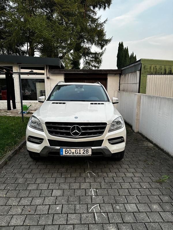 Weiß Gebraucht 2012 Mercedes ML350 SUV | 12.499 € - Bild 1/4
