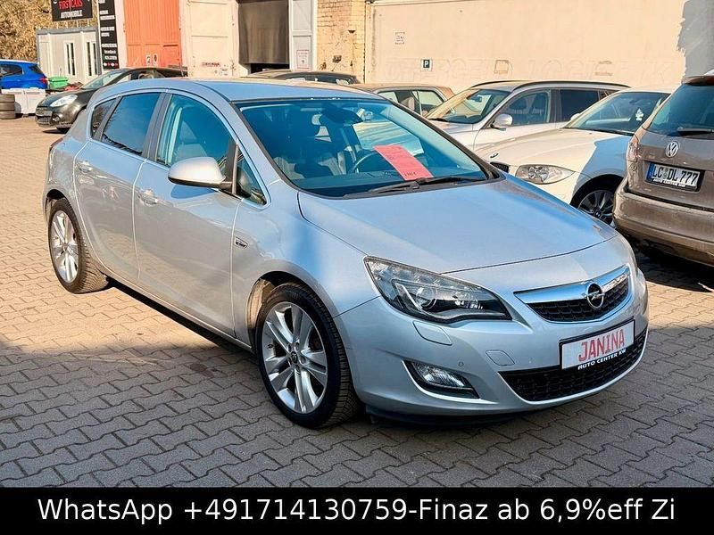 Gebraucht Opel Astra Cosmo 140 PS (102 kW) 2010 Silber Limousine