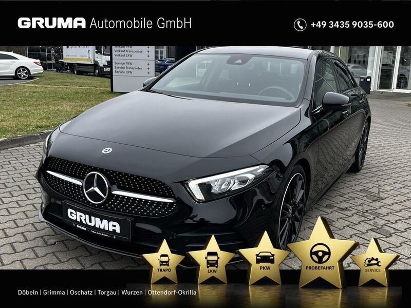 lack kosmosschwarz Gebraucht 2022 Mercedes A200 AMG Limousine | 29.990 € (Fairer Preis) - Bild 1/4