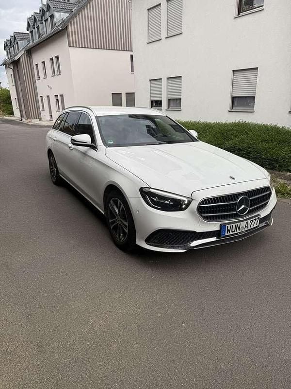 Gebraucht 2022 Mercedes E220 Avantgarde Kombi | 32.499 € (Guter Preis) - Bild 1/4