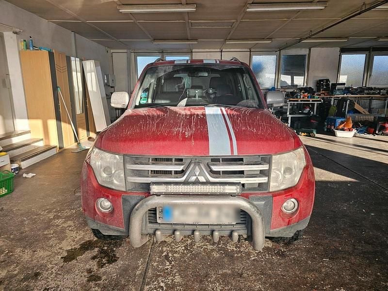 Rot Gebraucht 2009 Mitsubishi Pajero SUV | 13.500 € (Fairer Preis) - Bild 1/4