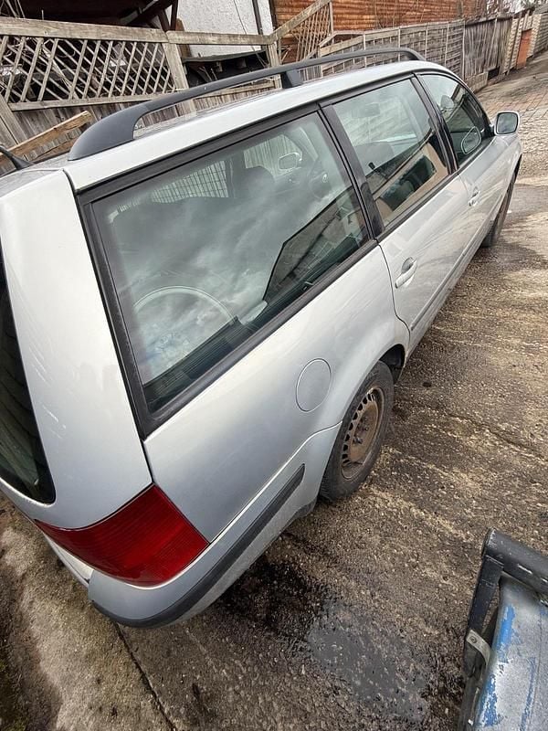 Second-hand VW Passat 101 CP (74 kW) 2000 Gri Break