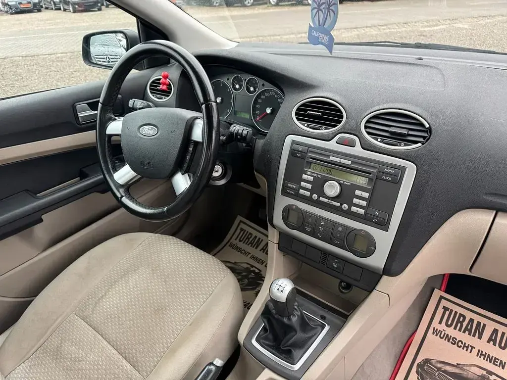 Gebraucht Ford Focus Trend 116 PS (85 kW) 2006 Pantherschwarz metallic Limousine