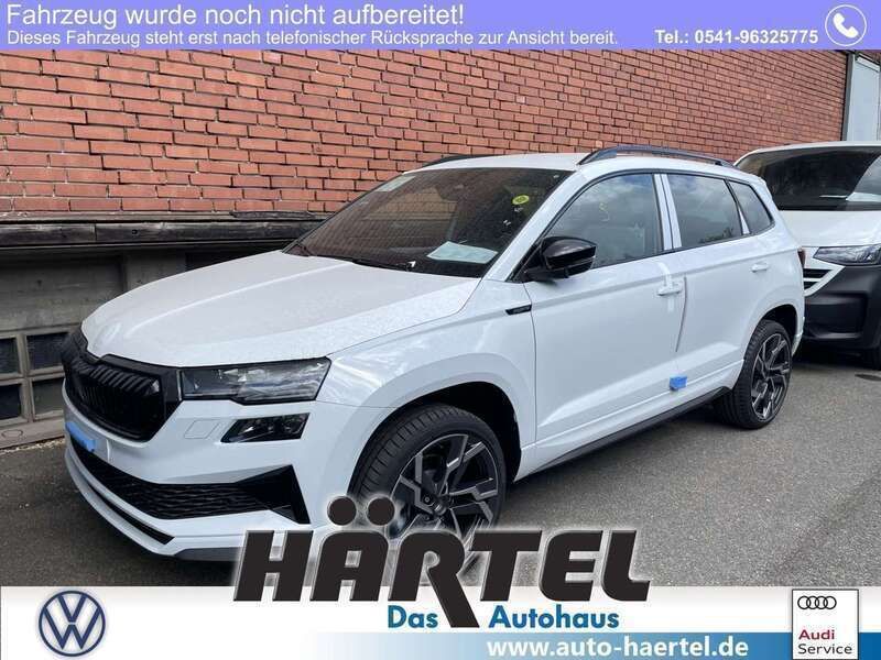 Moonweiß perleffekt (white), pearl effect Neu 2025 Skoda Karoq SportLine SUV | 36.500 € (Fairer Preis) - Bild 1/4