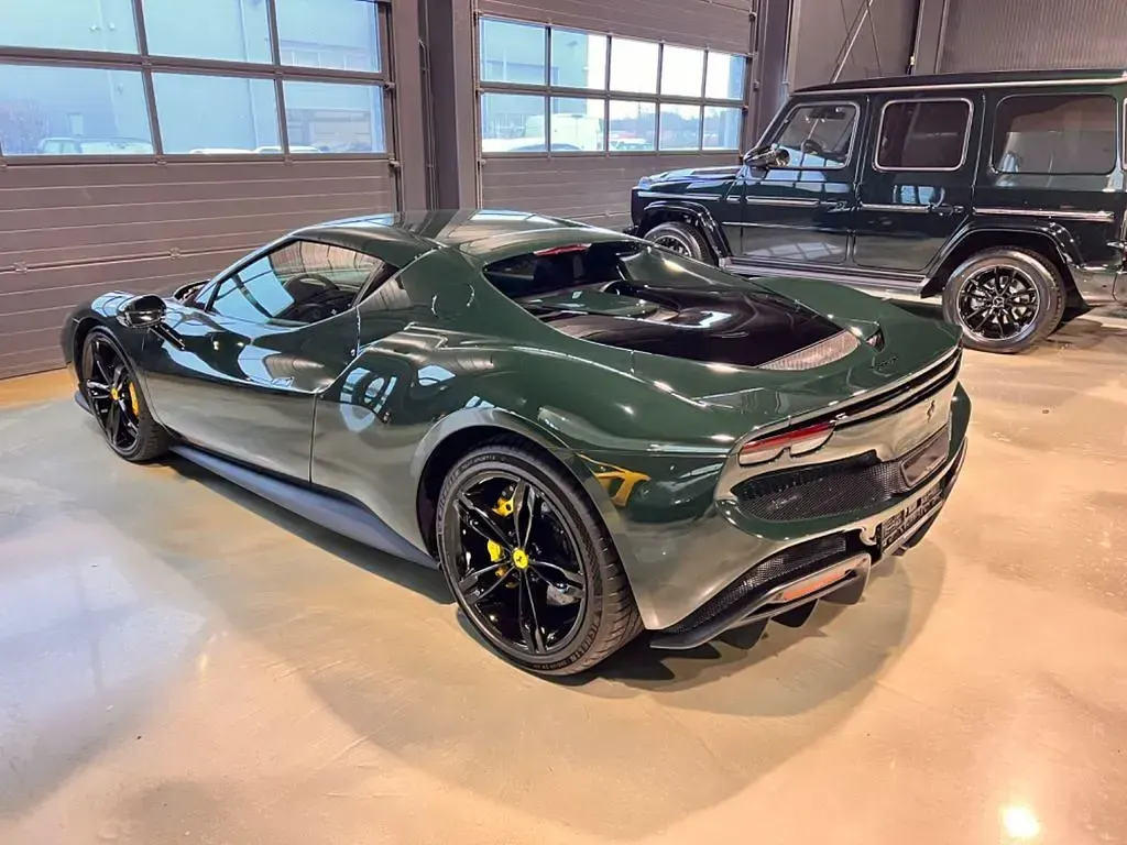 Second-hand Ferrari 296 829 CP (609 kW) 2022 Verde Coupe