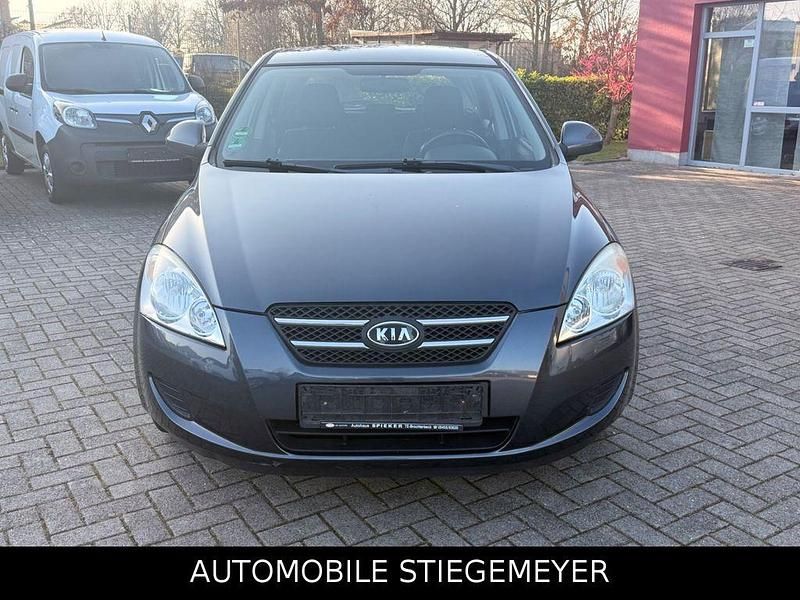Gebraucht Kia Ceed 109 PS (80 kW) 2009 Grau Kleinwagen