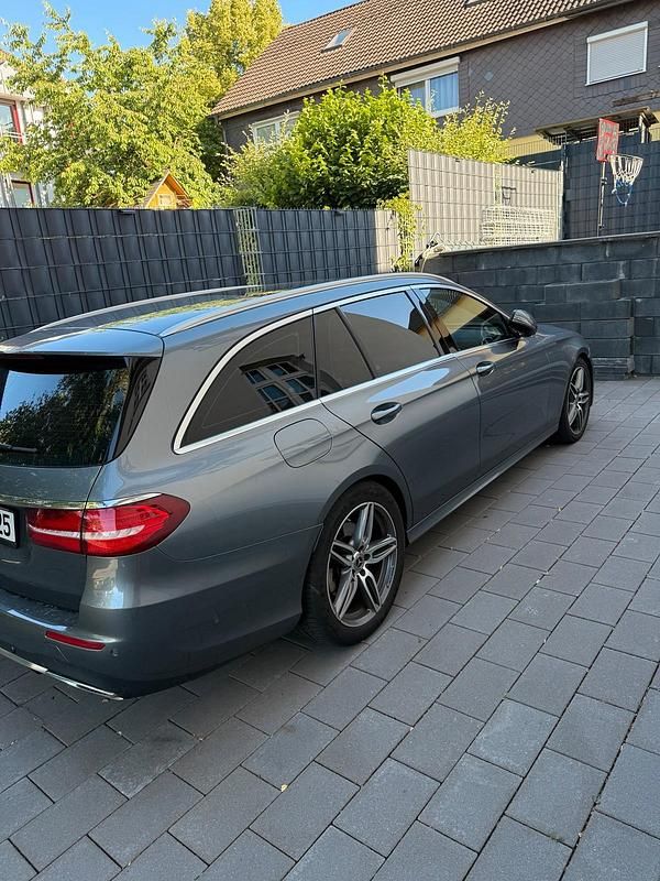Gebraucht Mercedes E350 AMG line 258 PS (189 kW) 2017 Grau Kombi