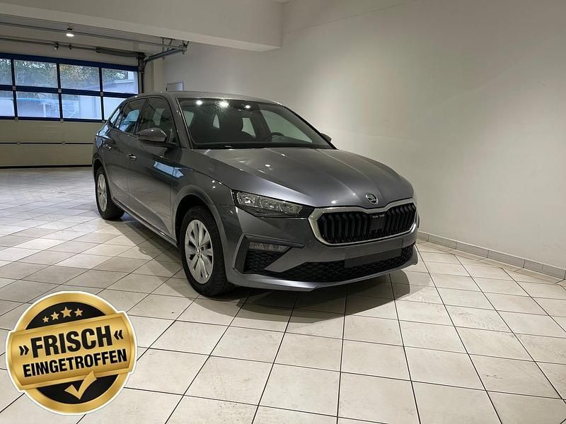 Grau metallic Gebraucht 2024 Skoda Scala Kleinwagen | 20.540 € (Fairer Preis) - Bild 1/1