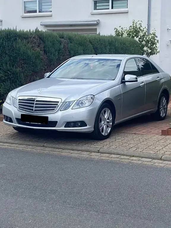 Gebraucht Mercedes E220 170 PS (125 kW) 2009 Silber Limousine