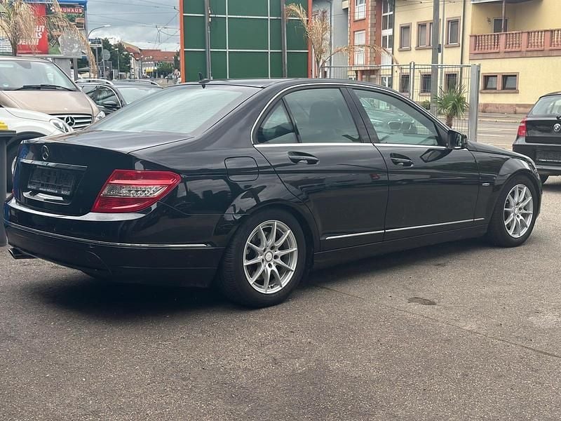 Gebraucht Mercedes C250 Avantgarde 205 PS (150 kW) 2011 Schwarz Limousine