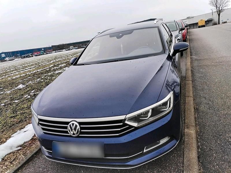 Blau Gebraucht 2018 VW Passat Highline Kombi | 10.100 € (Guter Preis) - Bild 1/4