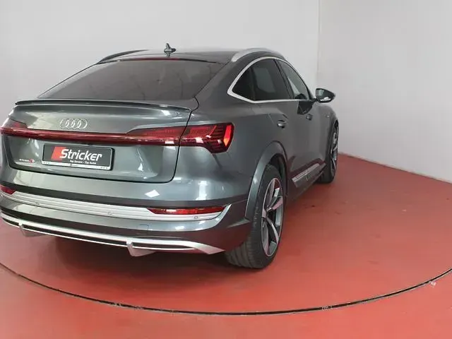 Używany Audi e-tron Ambiente 369 kW (503 KM) 2021 Szary SUV