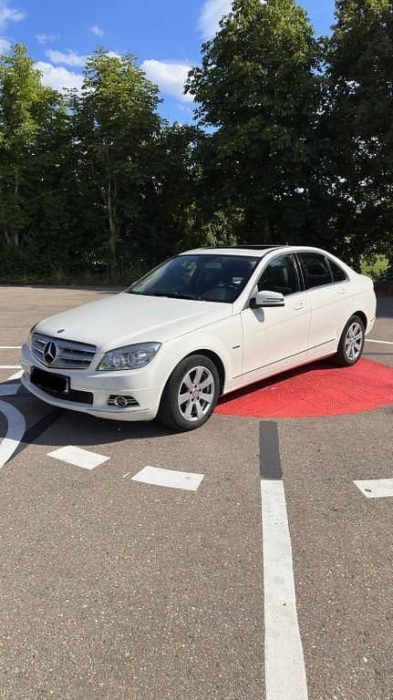 Weiß Gebraucht 2010 Mercedes C180 Limousine | 9.100 € (Fairer Preis) - Bild 1/4