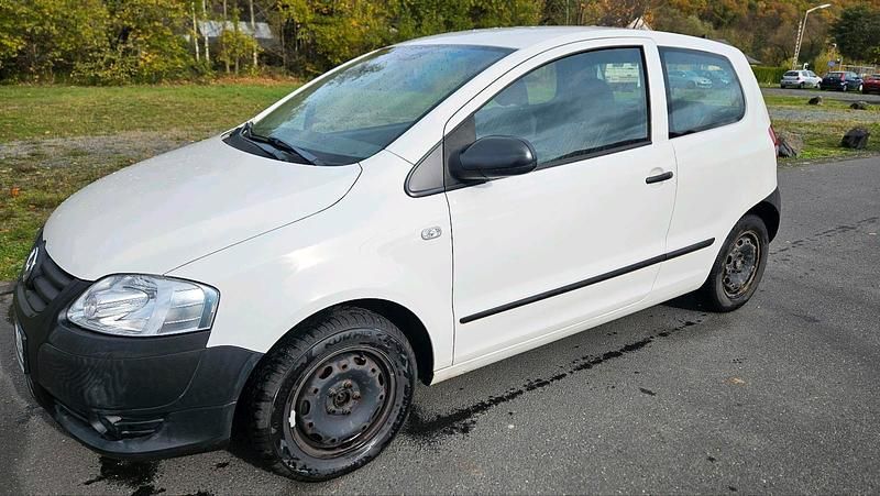 Weiß Gebraucht 2011 VW Fox Kleinwagen | 1.990 € (Fairer Preis) - Bild 1/4