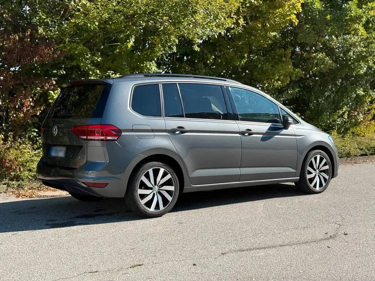 Gebraucht VW Touran R-line 116 PS (85 kW) 2019 Grau Van / Kleinbus