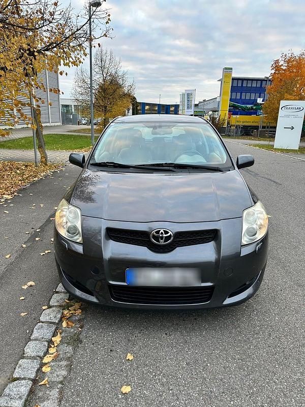 Grau Gebraucht 2007 Toyota Auris Sol Limousine | 3.600 € (Fairer Preis) - Bild 1/4