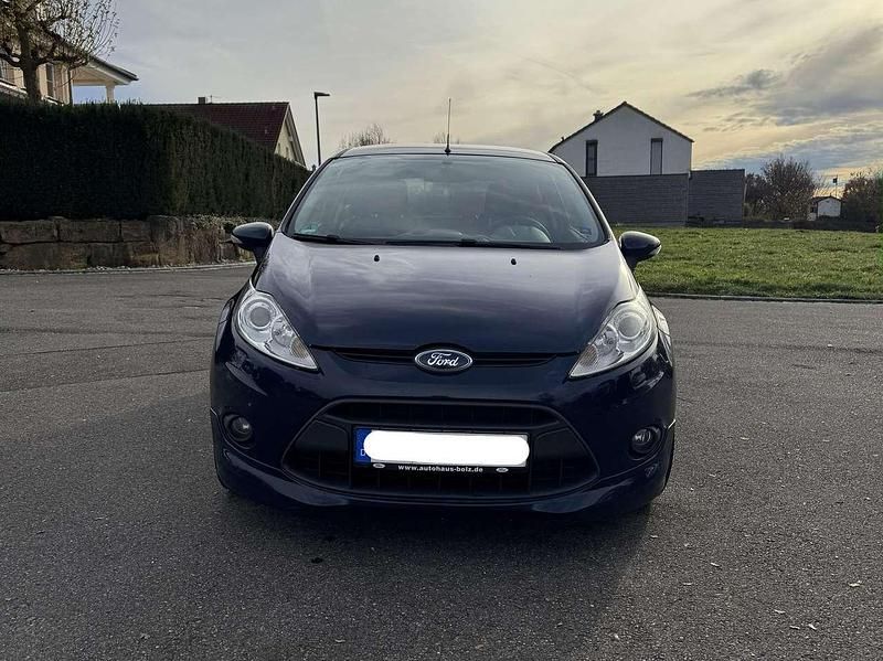 Blau Gebraucht 2010 Ford Fiesta Titanium Limousine | 2.900 € - Bild 1/4
