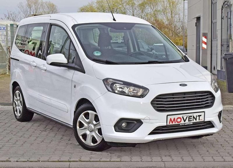 Gebraucht Ford Tourneo Ambiente 101 PS (74 kW) 2019 Weiß Kombi