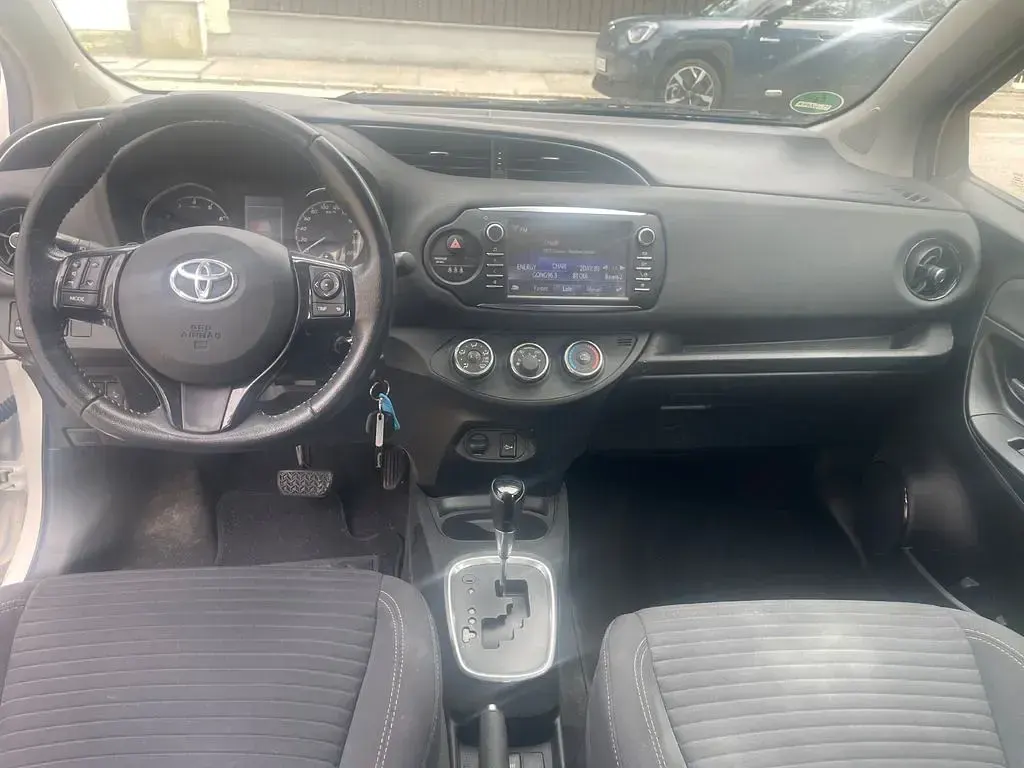 Gebraucht Toyota Yaris Team 111 PS (81 kW) 2018 Weiß Limousine