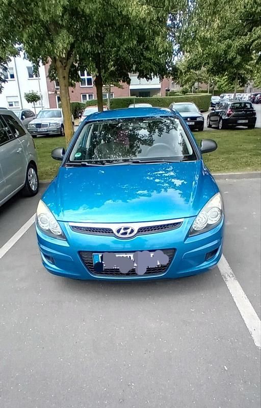 Blau Gebraucht 2010 Hyundai i30 Limousine | 2.850 € (Guter Preis) - Bild 1/4