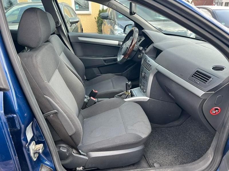 Gebraucht Opel Astra Edition 116 PS (85 kW) 2010 Blau Kleinwagen