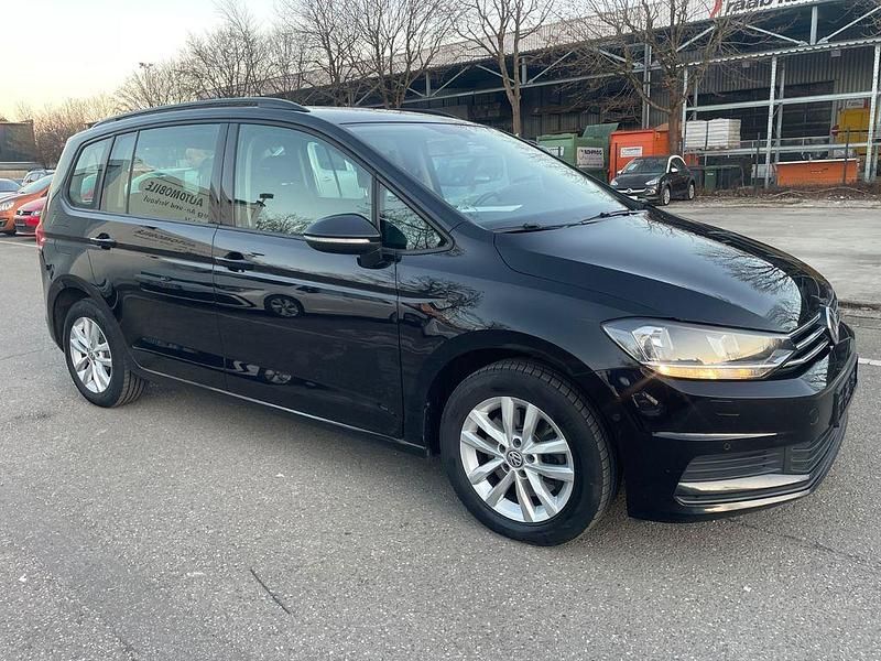 Schwarz Gebraucht 2018 VW Touran Comfortline Van / Kleinbus | 16.900 € (Fairer Preis) - Bild 1/4