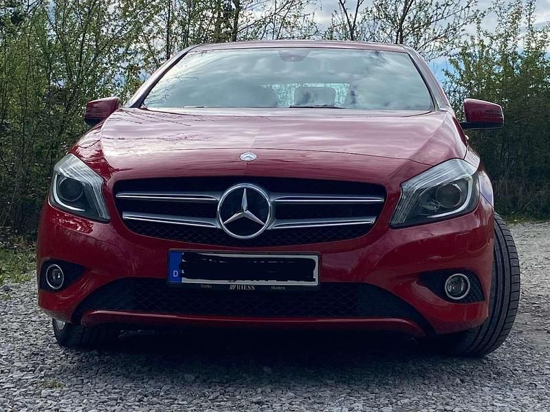 Rot Gebraucht 2013 Mercedes A180 Kleinwagen | 11.321 € (Guter Preis) - Bild 1/4