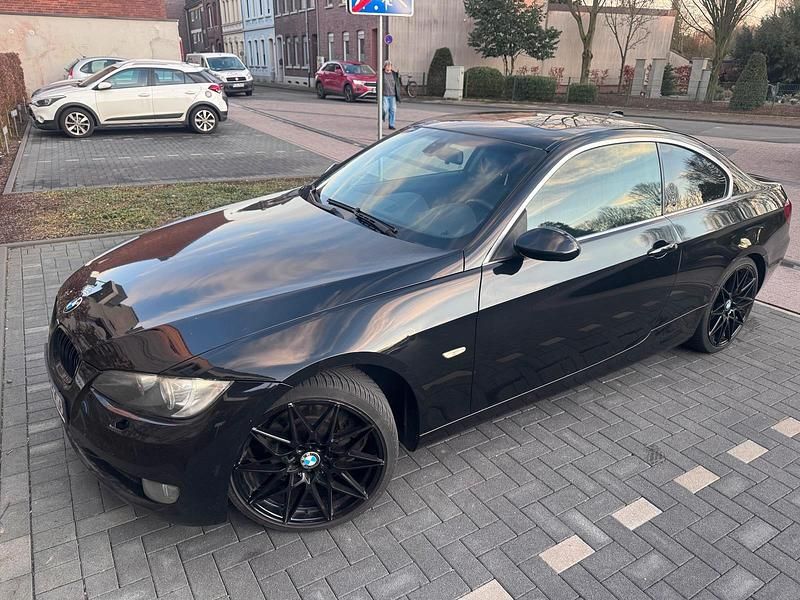 Gebraucht BMW 325 218 PS (160 kW) 2007 Schwarz Coupé
