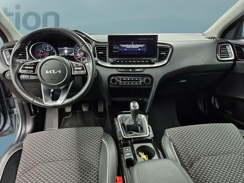 Gebraucht Kia Ceed 120 PS (88 kW) 2023 Silber Kleinwagen