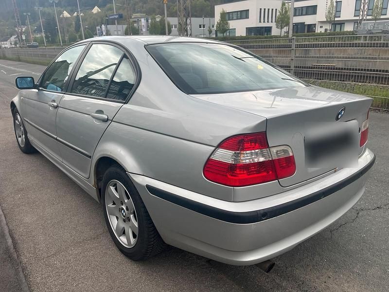 Second-hand BMW 318 143 CP (105 kW) 2003 Argintiu Berlinǎ
