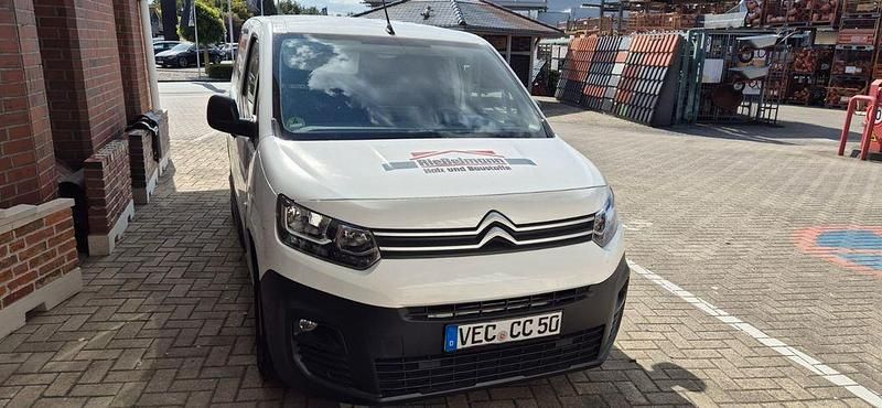 Weiß Gebraucht 2020 Citroën Berlingo Feel Van / Kleinbus | 12.400 € (Fairer Preis) - Bild 1/4