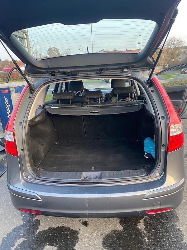 Gebraucht Hyundai i30 109 PS (80 kW) 2010 Grau Kombi