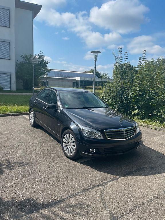 Schwarz Gebraucht 2010 Mercedes C180 Limousine | 8.000 € (Etwas zu teuer) - Bild 1/4
