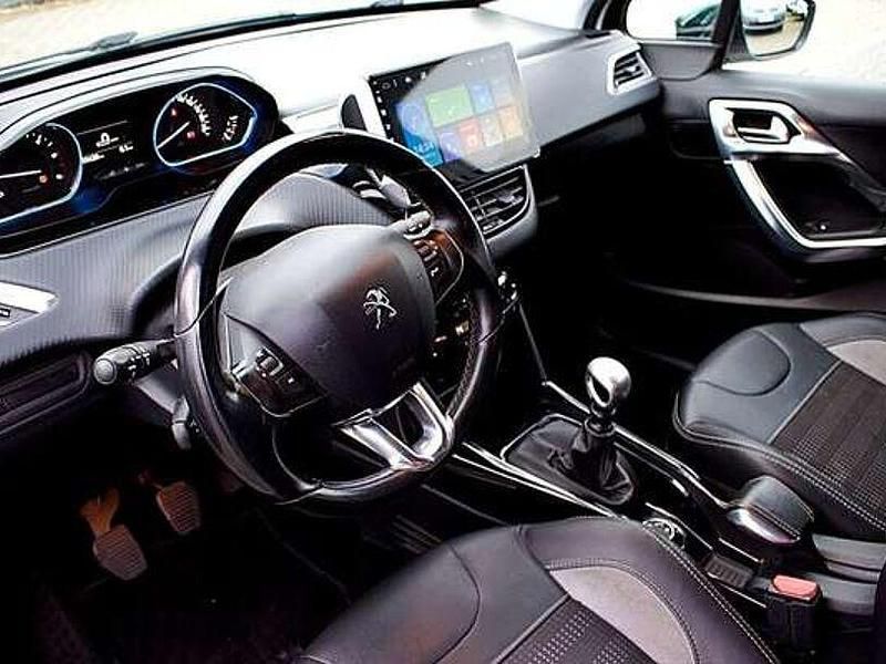 Gebraucht Peugeot 2008 Allure 120 PS (88 kW) 2016 Weiß SUV