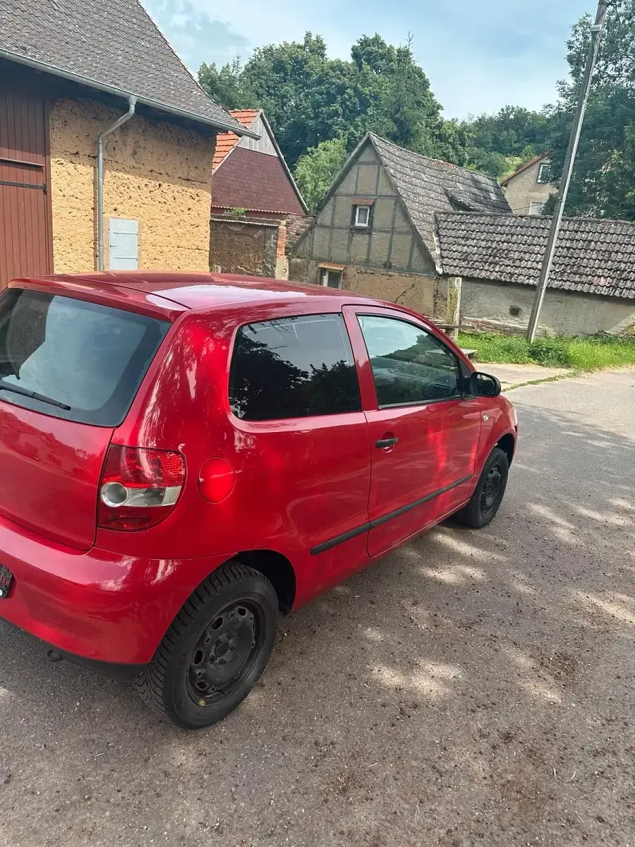 Gebraucht VW Fox 54 PS (39 kW) 2006 Rot Kleinwagen