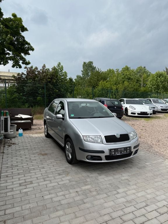 Silber Gebraucht 2006 Skoda Fabia Ambiente Limousine | 2.700 € (Fairer Preis) - Bild 1/4