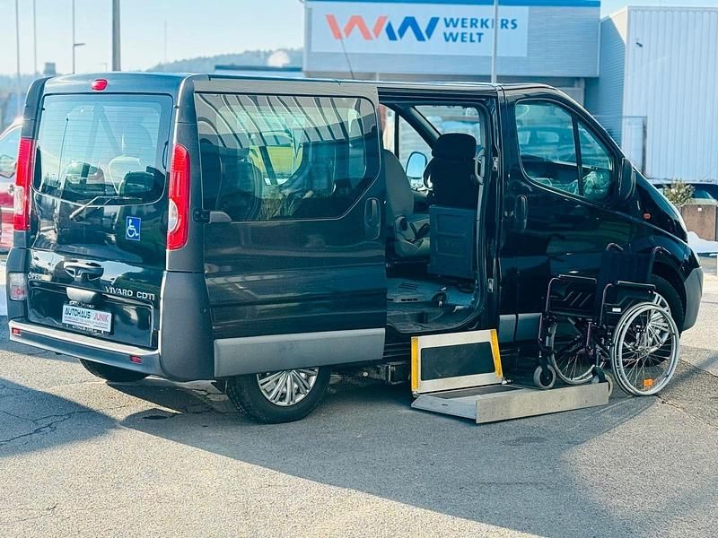 Schwarz Gebraucht 2012 Opel Vivaro Van | 24.900 € - Bild 1/4