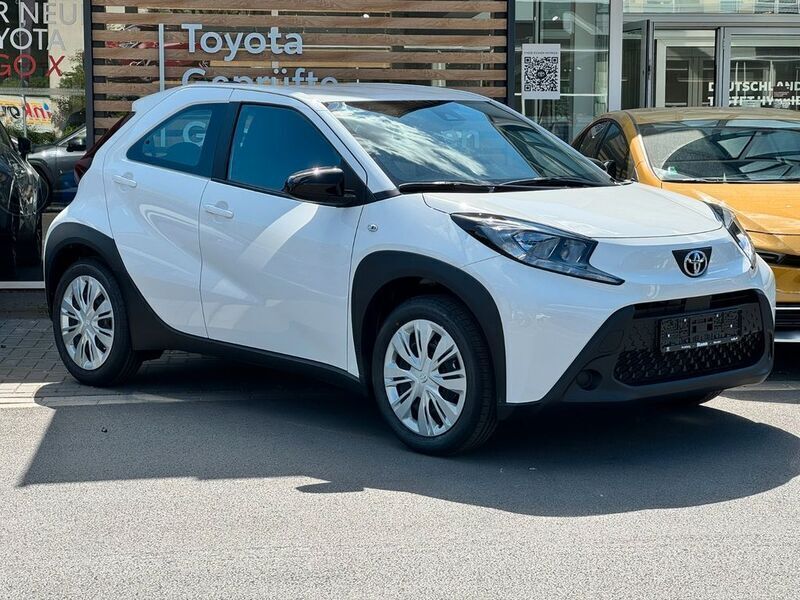 Weiß Neu 2025 Toyota Aygo X-play Kleinwagen | 17.790 € - Bild 1/4