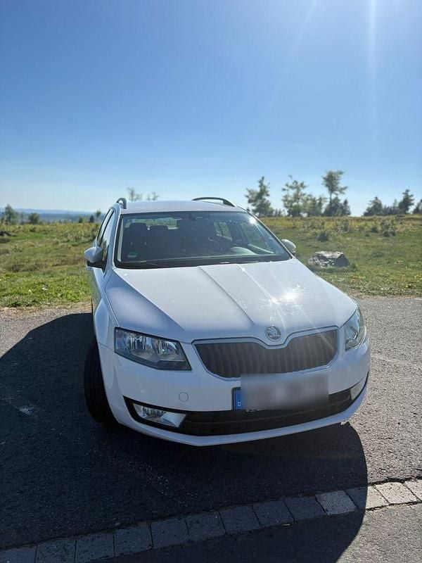 Weiß Gebraucht 2014 Skoda Octavia Kombi | 7.200 € (Teuer) - Bild 1/4