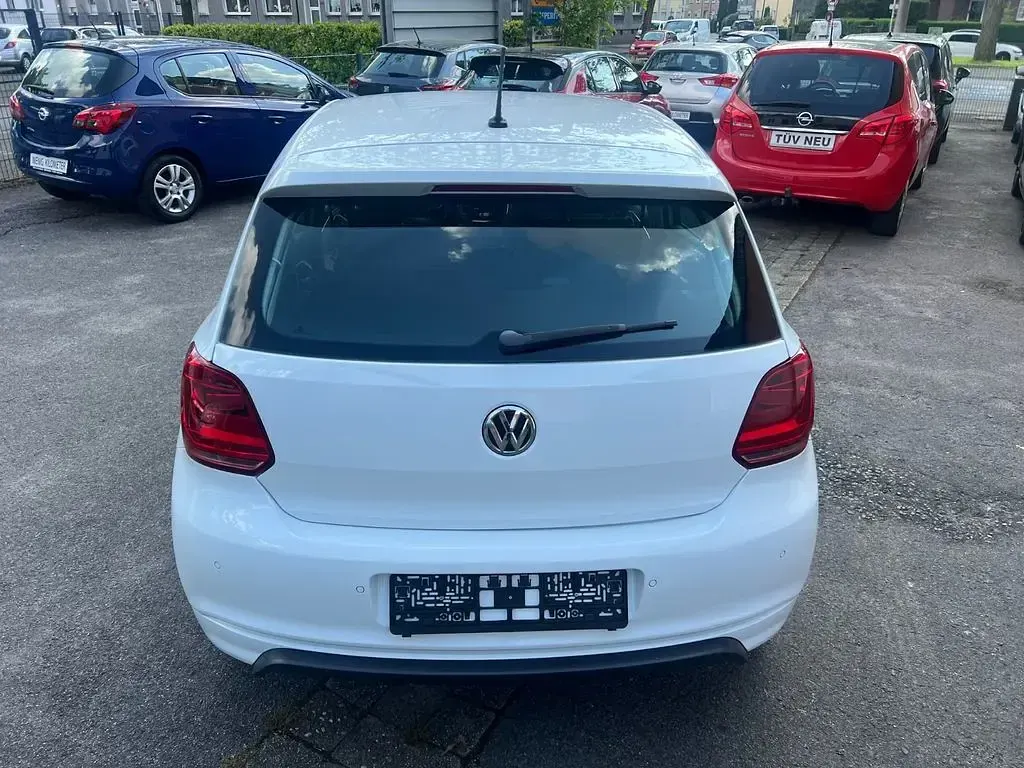 Używany VW Polo Allstar 75 KM (55 kW) 2017 Biały Sedan/Limuzyna