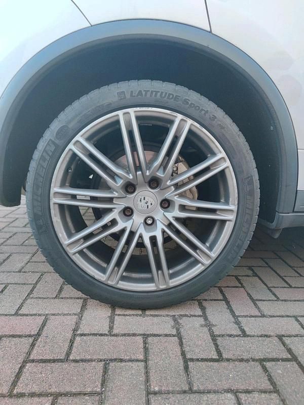 Gebraucht Porsche Cayenne 400 PS (294 kW) 2010 Silber SUV