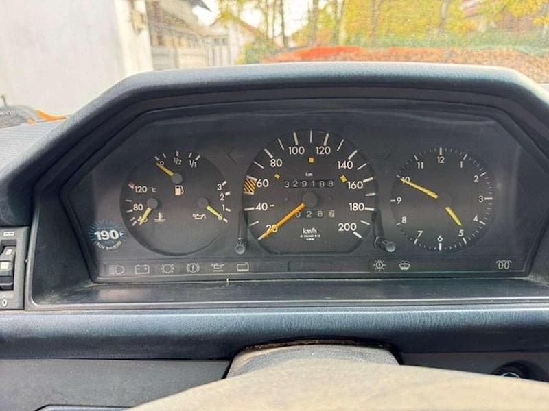 Gebraucht Mercedes E300 109 PS (80 kW) 1985 Weiß Limousine
