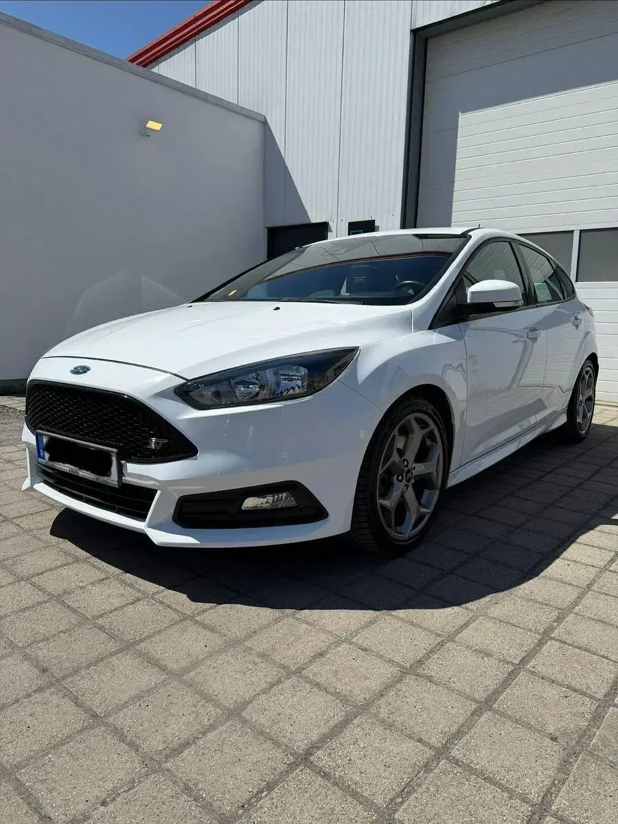 Gebraucht Ford Focus ST 250 PS (183 kW) 2017 Weiß Limousine