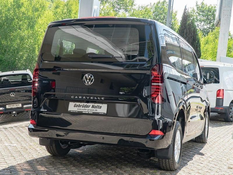 Neu VW Caravelle Life 150 PS (110 kW) 2025 Schwarz / Van / Kleinbus