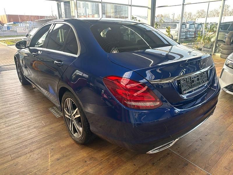 Gebraucht Mercedes C180 156 PS (114 kW) 2015 Blau Limousine