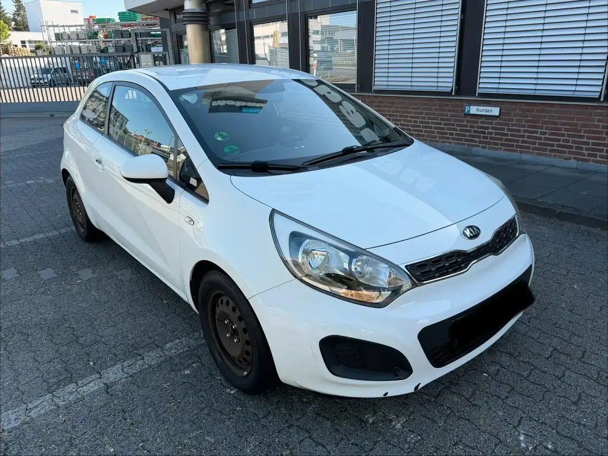 Usata Kia Rio 90 CV (66 kW) 2013 Bianco Berlina