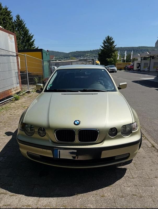 Grün Gebraucht 2002 BMW 318 Limousine | 1.300 € (Superpreis) - Bild 1/4