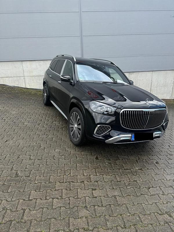 Gebraucht Mercedes GLS600 Maybach 557 PS (409 kW) 2024 Schwarz SUV