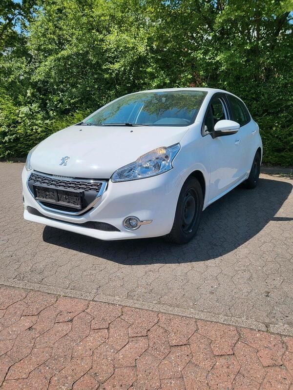 Weiß Gebraucht 2015 Peugeot 208 Kleinwagen | 3.000 € (Superpreis) - Bild 1/4