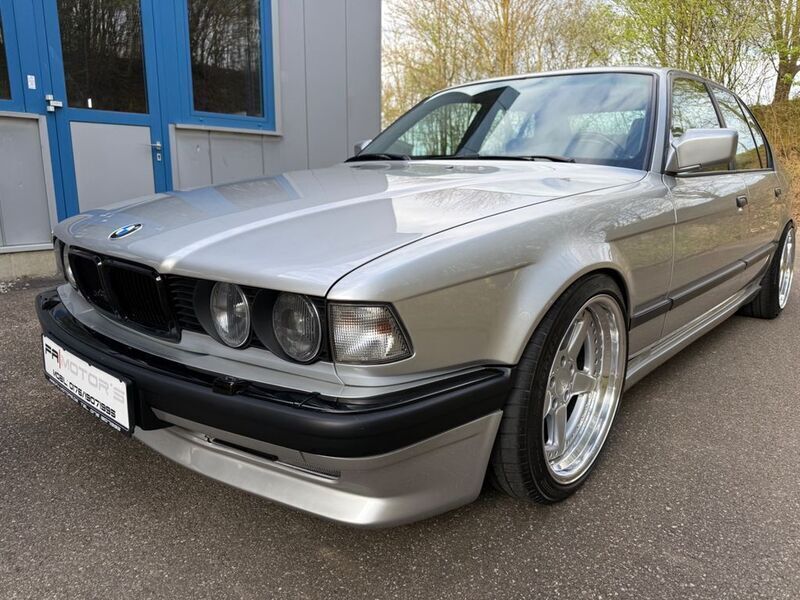 Silber metallic Gebraucht 1992 BMW 740 Performance Limousine | 54.900 € - Bild 1/4